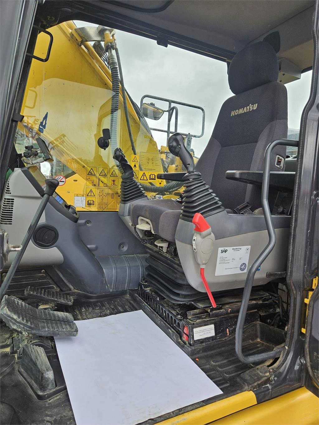 komatsu-pc,pc210lc-11_k70897-1000006827.jpg