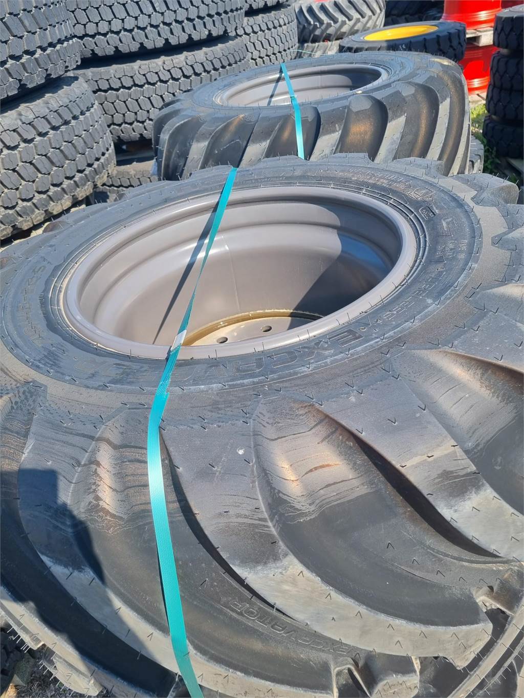 nokian-t-4e1b,nok-ud_sse10019365-sse10008299.jpg