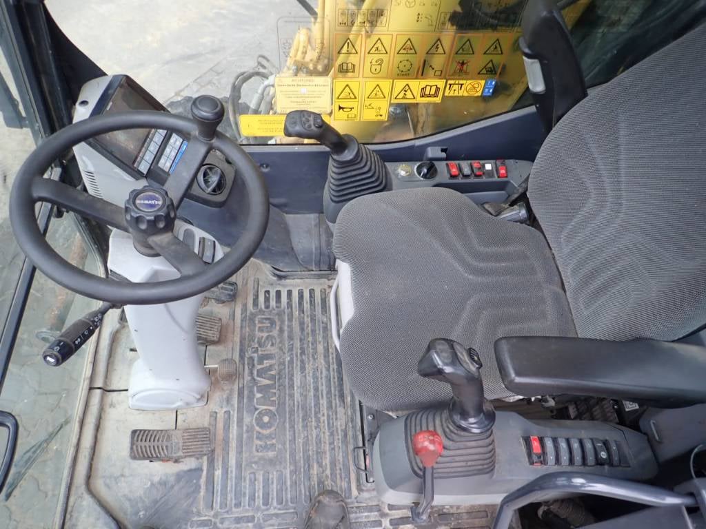 komatsu-pw-180-10,b2b57717.jpg